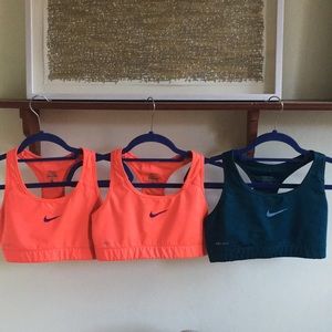 3 Nike sports bras - Medium
